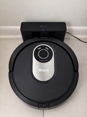Shark Black Robot Vacuum Cleaner - Automated Home Cleaning